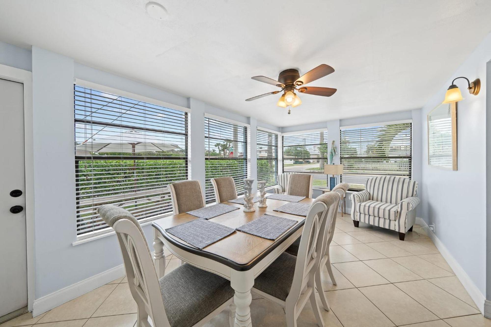 Downtown Cottage - Walk To The Beach & Restaurants Cocoa Beach Exterior photo