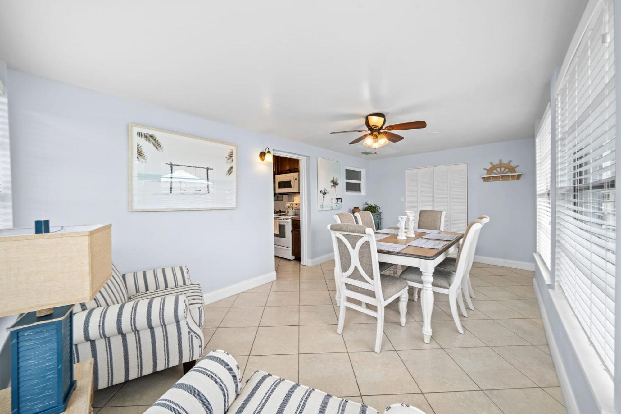 Downtown Cottage - Walk To The Beach & Restaurants Cocoa Beach Exterior photo